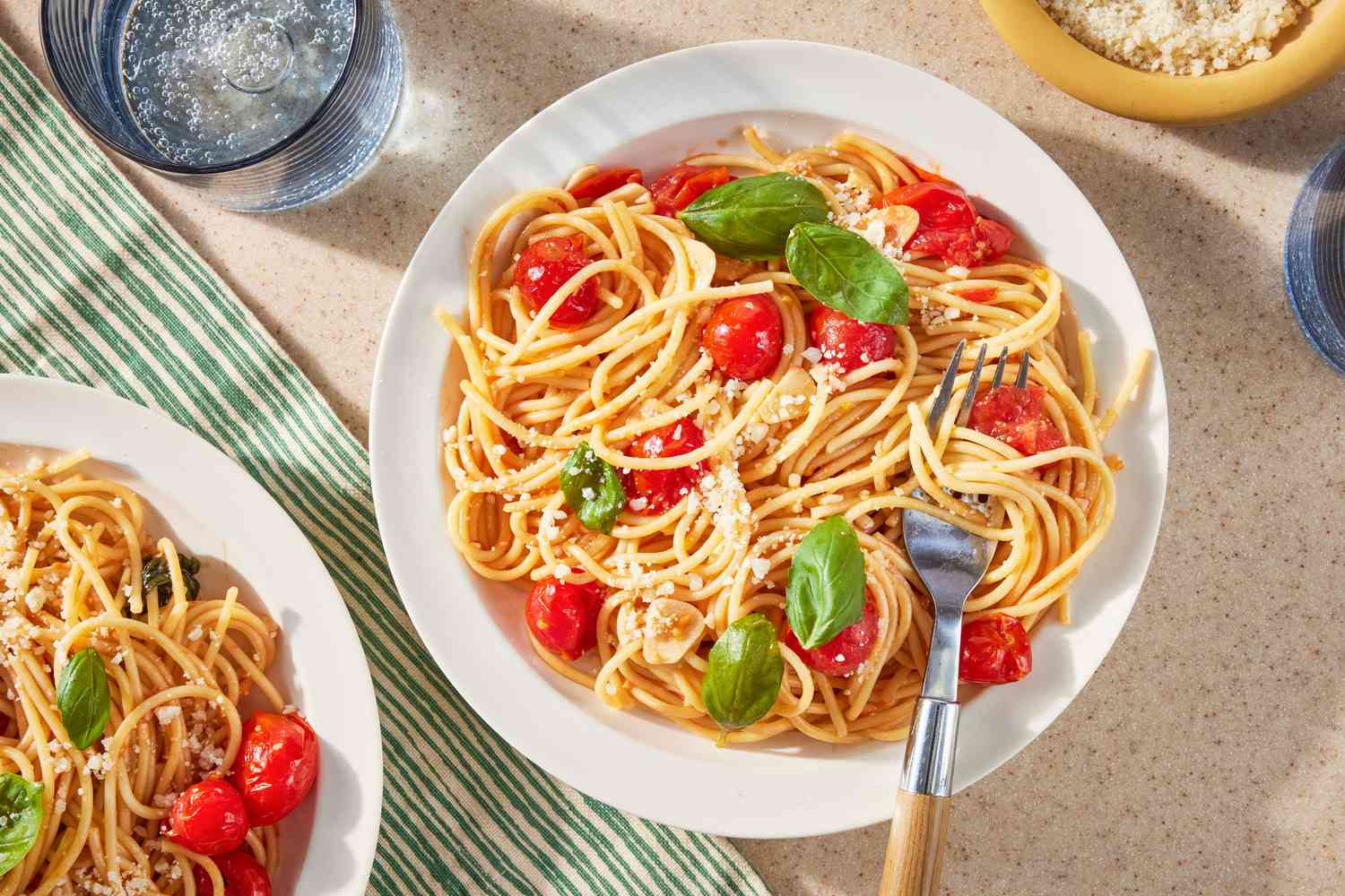 Spaghetti Pomodoro: Simple tomato and basil sauce, a timeless classic