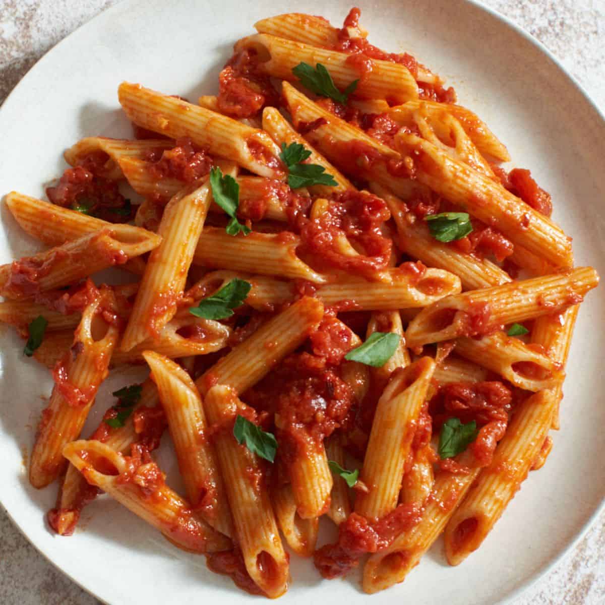 Arrabbiata: Spicy tomato-based sauce with garlic and chili